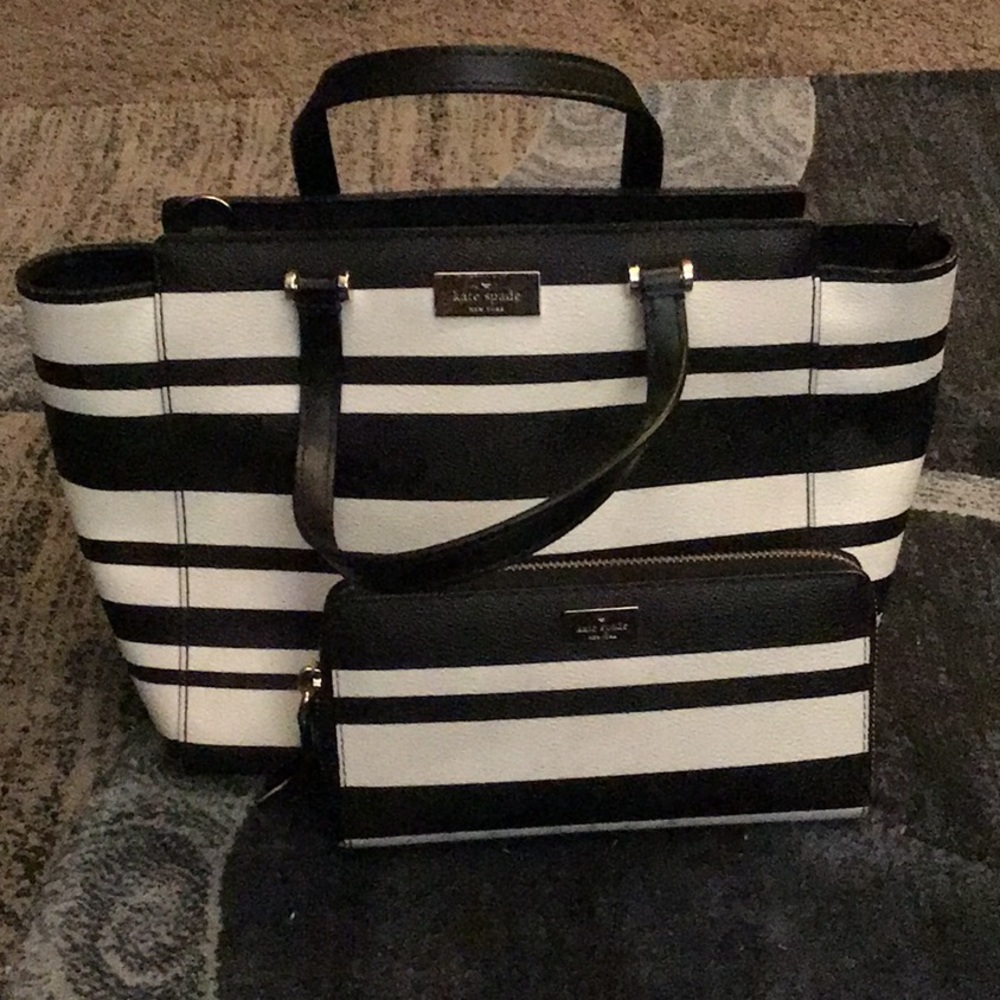Kate Spade Blk/Wht striped purse wallet